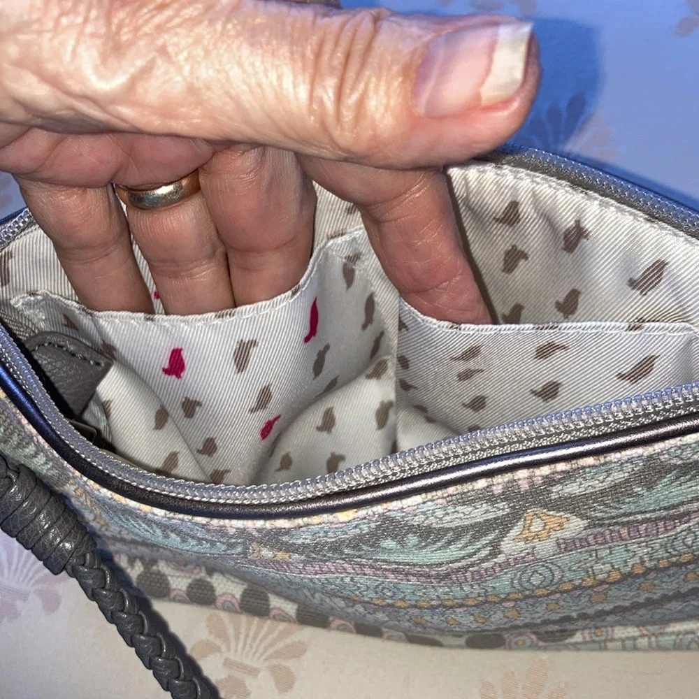 SAKROOTS shoulder bag off white w/grey, pink, pale blue, lavender. $25 - Picture 6 of 8